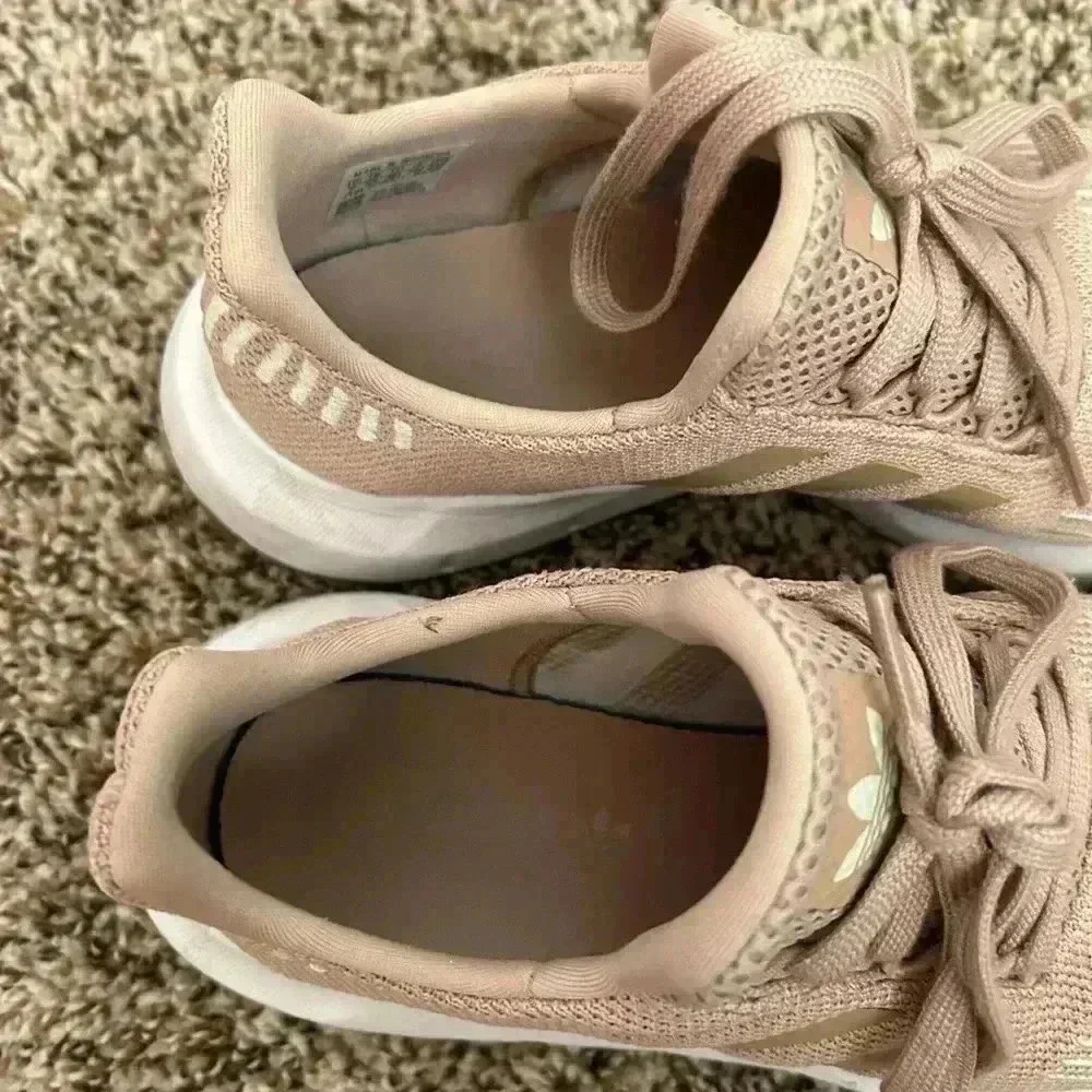 Adidas’s pale pink tennis shoes sneakers - Picture 2 of 11